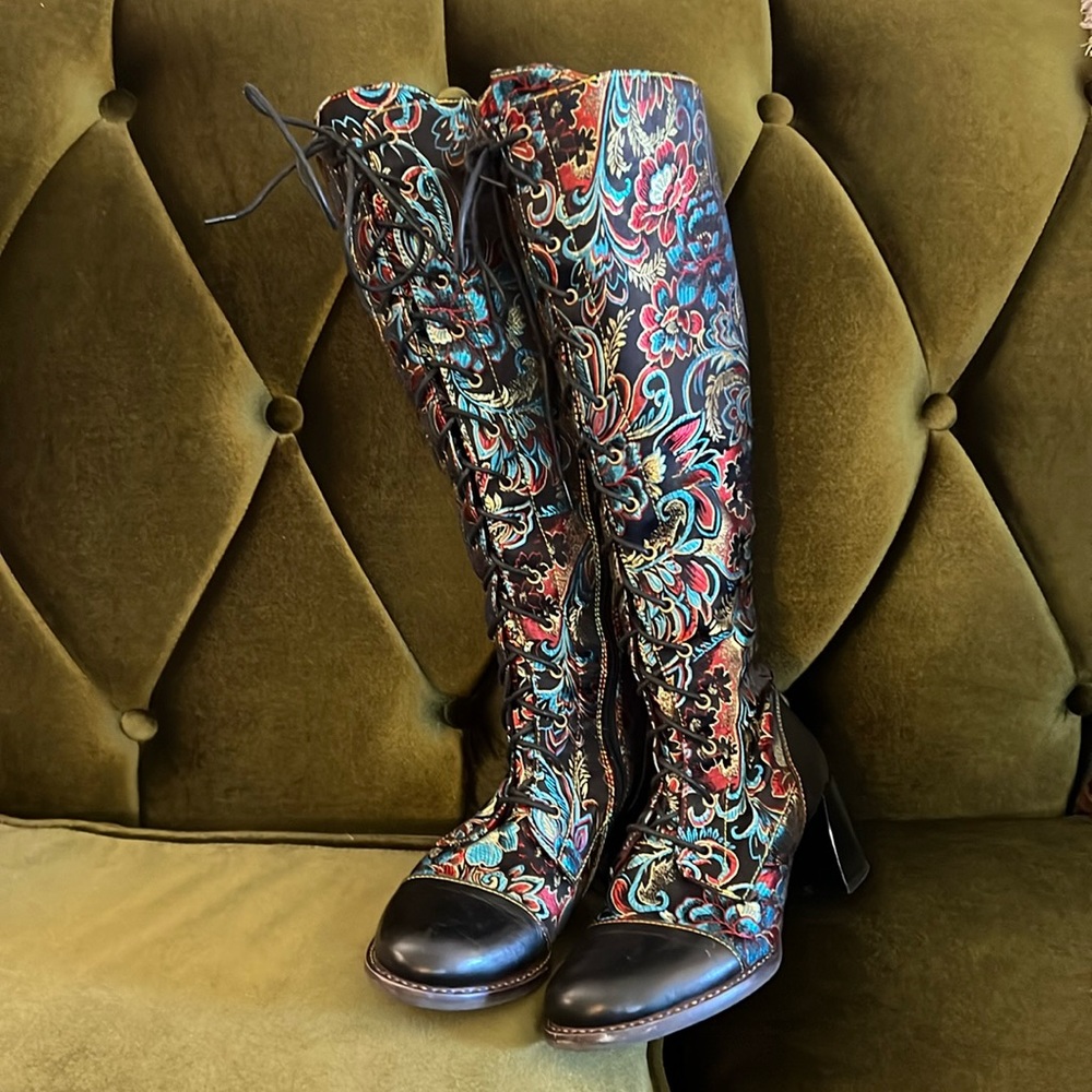 Spring Step L’Artiste black embroidered lace-up boots size 39/8.5